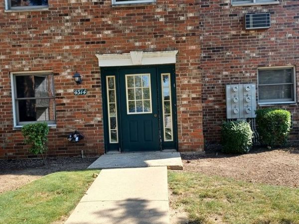 4314 W Shamrock Lane, Unit 2D, McHenry, IL 60050