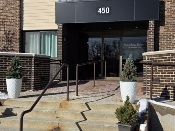 450 Raintree Court, Unit 2M, Glen Ellyn, IL 60137