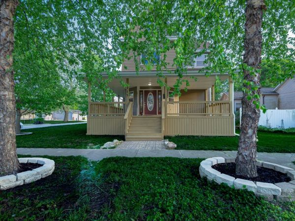 215 E Sale Street, Tuscola, IL 61953