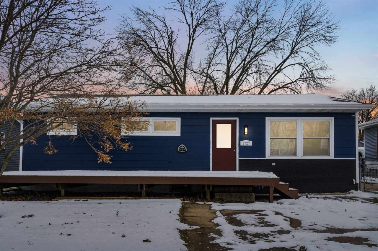 1727 W 69th St Street, Davenport, IA 52806 Main Photo