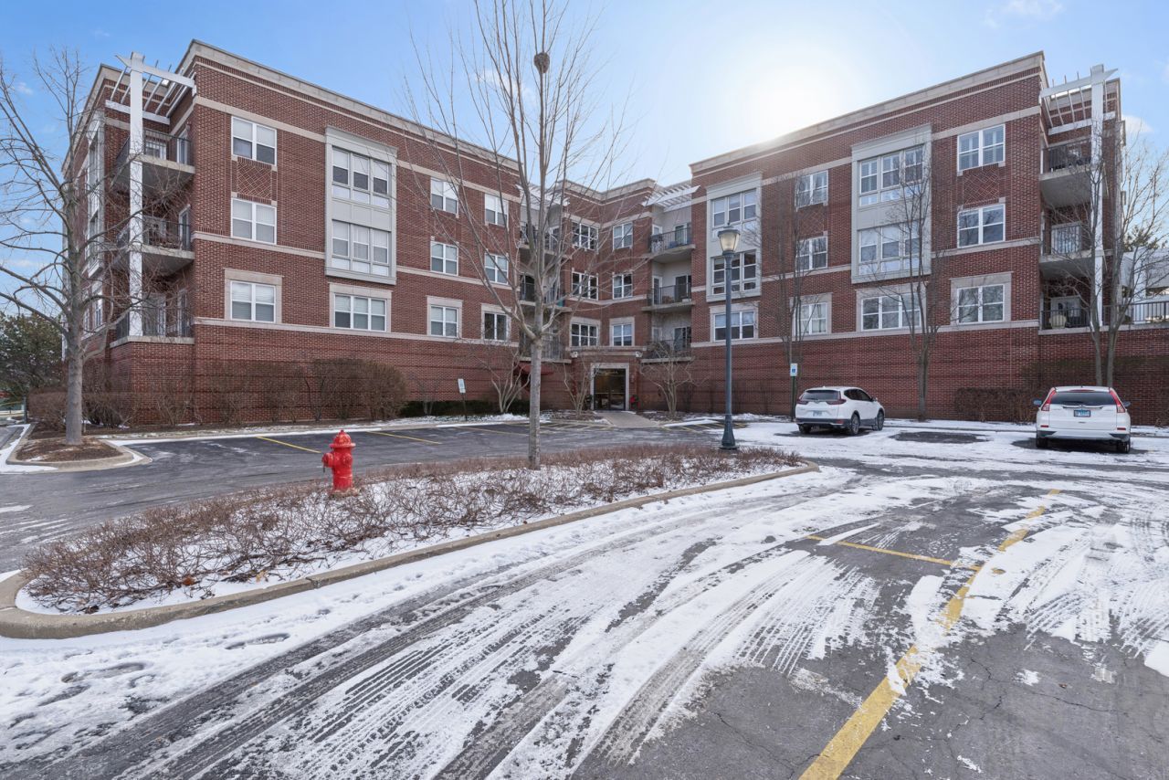 310 E Church Street, Unit 101, Libertyville, IL 60048 Main Photo