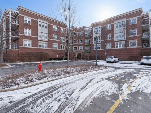 310 E Church Street, Unit 101, Libertyville, IL 60048