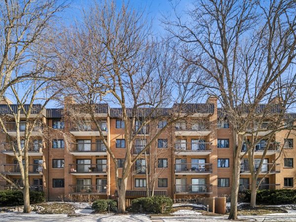 1695 2nd Street, Unit 402, Highland Park, IL 60035
