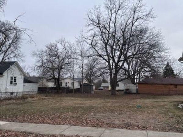 806 S East Street, Bloomington, IL 61704