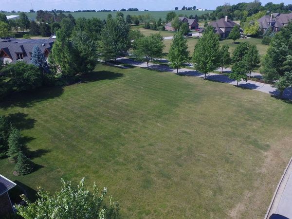 10330 N ATTINGHAM Park, Peoria, IL 61615