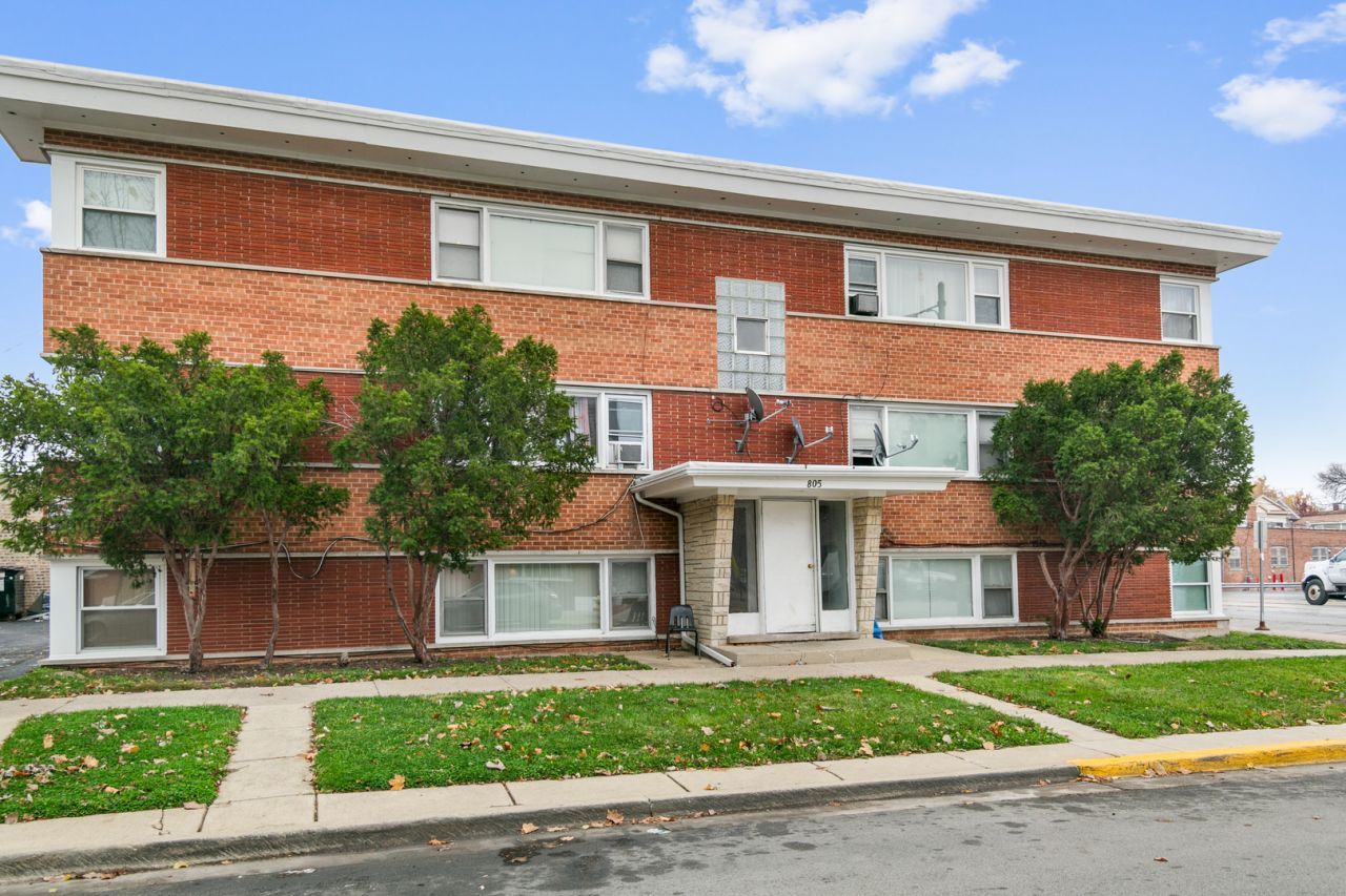 805 N 22nd Avenue, Melrose Park, IL 60160
