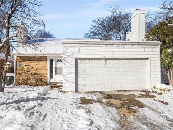 2S616 Linden Square, Warrenville, IL 60555