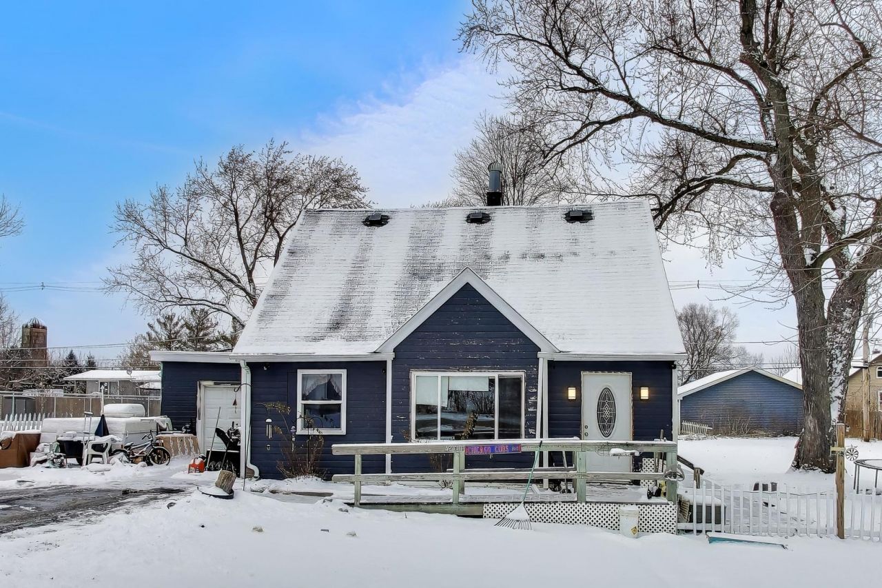 4910 Parkview Drive, McCullom Lake, IL 60050 Main Photo