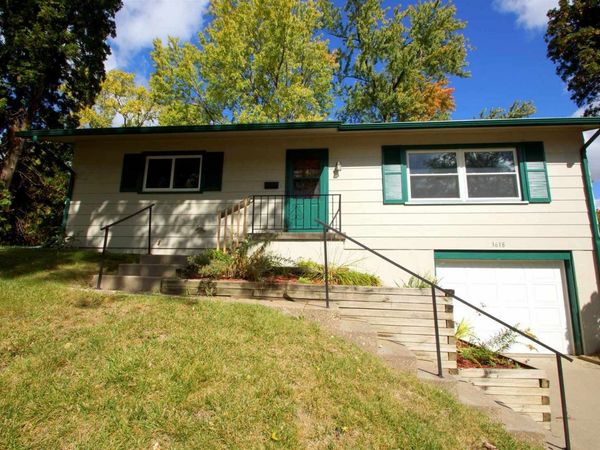 3618 Magnolia Court, Bettendorf, IA 52722