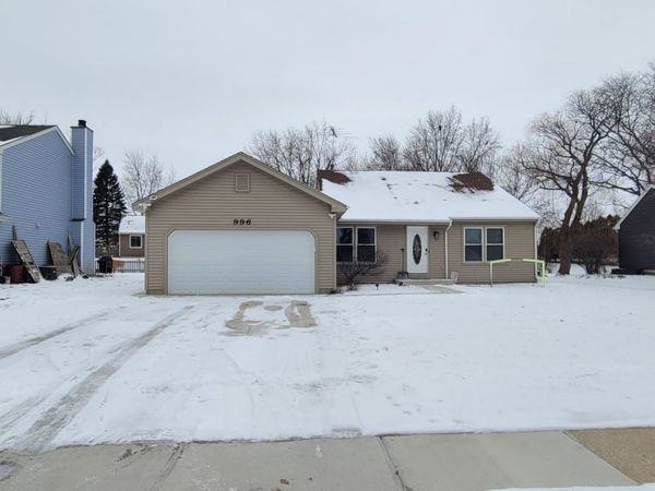 996 Hawthorne Drive, Crystal Lake, IL 60014