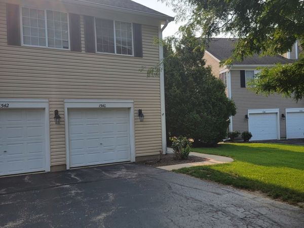 1540 Hickory Road, Unit 1540, Woodstock, IL 60098