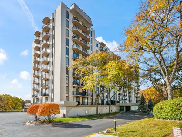 190 S Wood Dale Road, Unit 704, Wood Dale, IL 60191