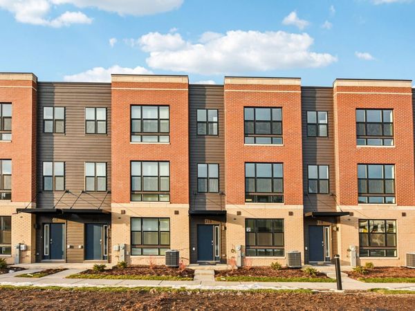 373 Summit Circle, Lombard, IL 60148