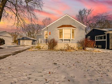 124 Leroy Avenue, Clawson, MI 48017