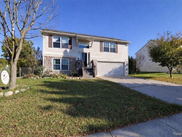 708 Ridgecrest, Fenton, MI 48430