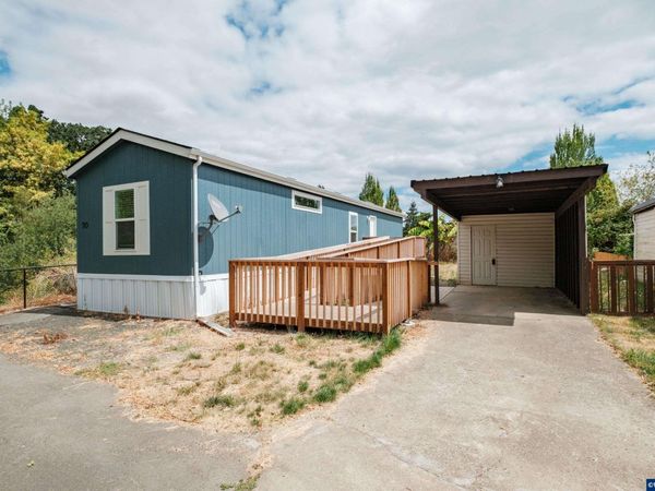 141 S 17th St, Independence, OR 97351