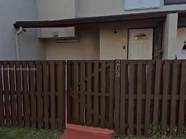 10302 NW 9th St Cir, Unit 203, Miami, FL 33172
