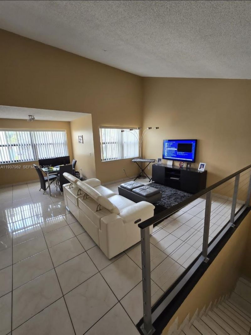 10302 NW 9th St Cir, Unit 203, Miami, FL 33172 Photo