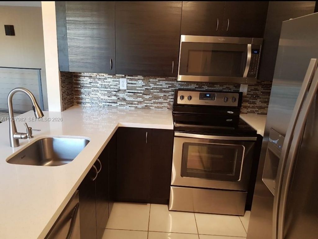 10302 NW 9th St Cir, Unit 203, Miami, FL 33172 Photo