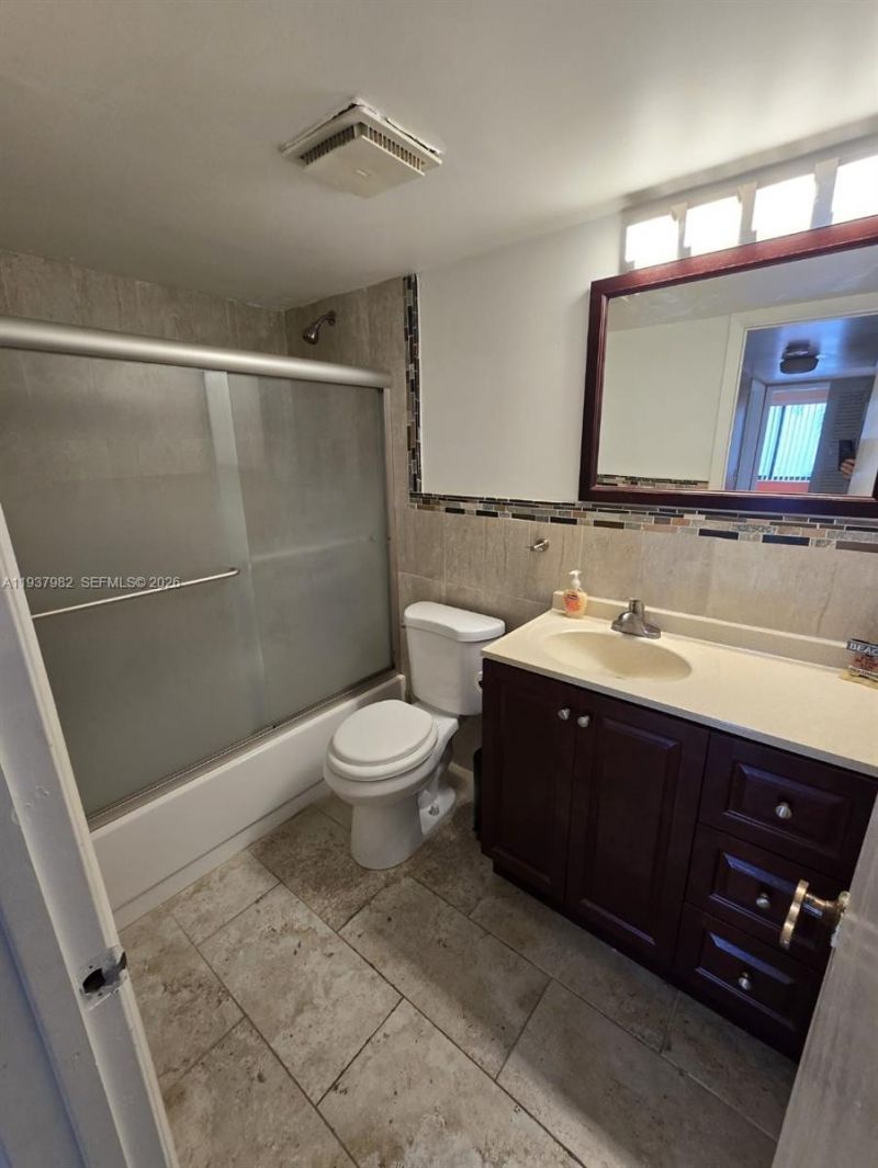 10302 NW 9th St Cir, Unit 203, Miami, FL 33172 Photo