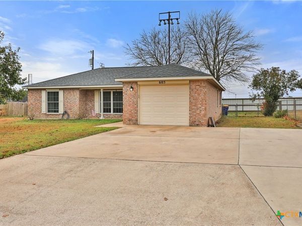 605 Aikman Drive, Troy, TX 76579