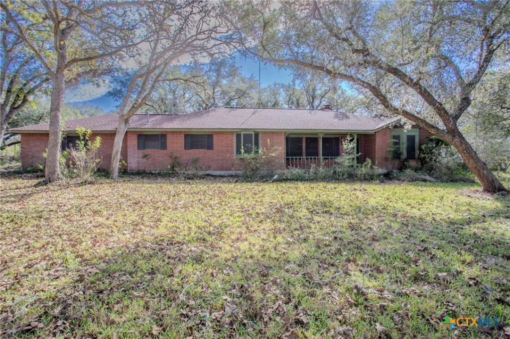 1535 Live Oak Drive, Inez, TX 77968 Main Photo