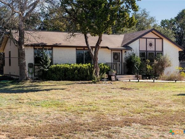 500 Grand Prairie Circle, Dripping Springs, TX 78620