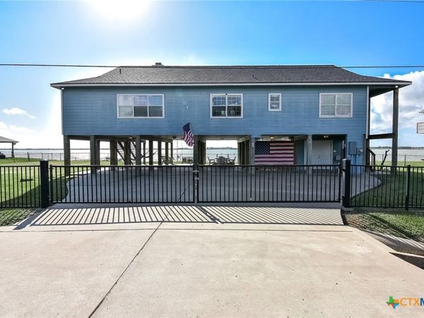 1504 W Bayshore Drive, Palacios, TX 77465