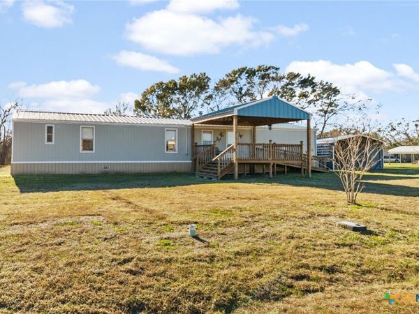 705 Peabody Street, Edna, TX 77957