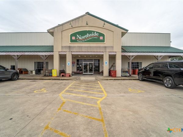 5705 N Main Street , Victoria, TX 77904