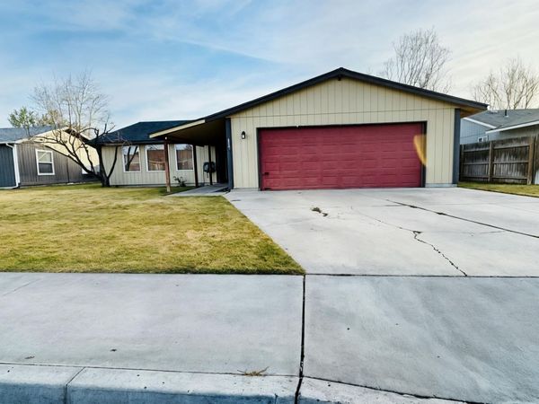 1552 NE Deedie Court, Prineville, OR 97754