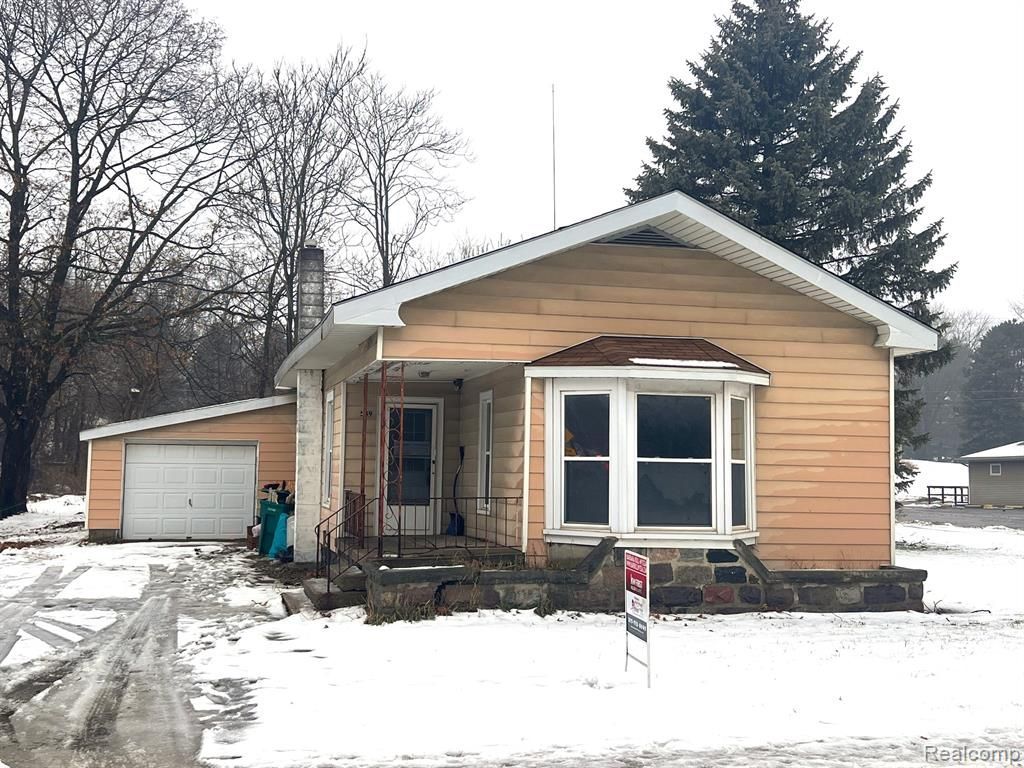 539 N Main Street, Perry, MI 48872 Main Photo