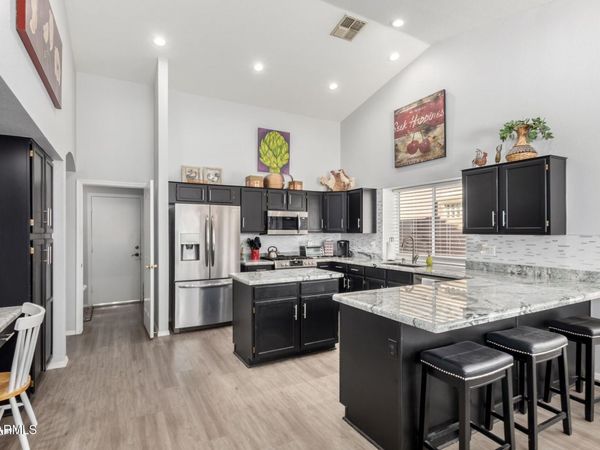 8935 W KERRY Lane, Peoria, AZ 85382