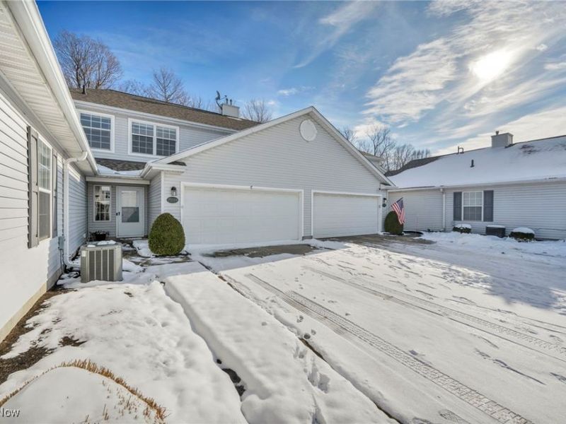 7568 Monterey Bay, Unit 4, Mentor on the Lake, OH 44060 Photo 3