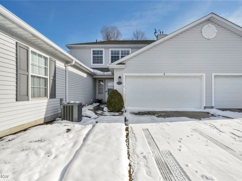 7568 Monterey Bay, Unit 4, Mentor on the Lake, OH 44060 Photo 4