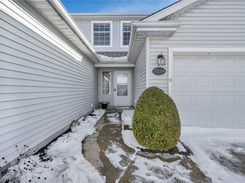 7568 Monterey Bay, Unit 4, Mentor on the Lake, OH 44060 Photo 5