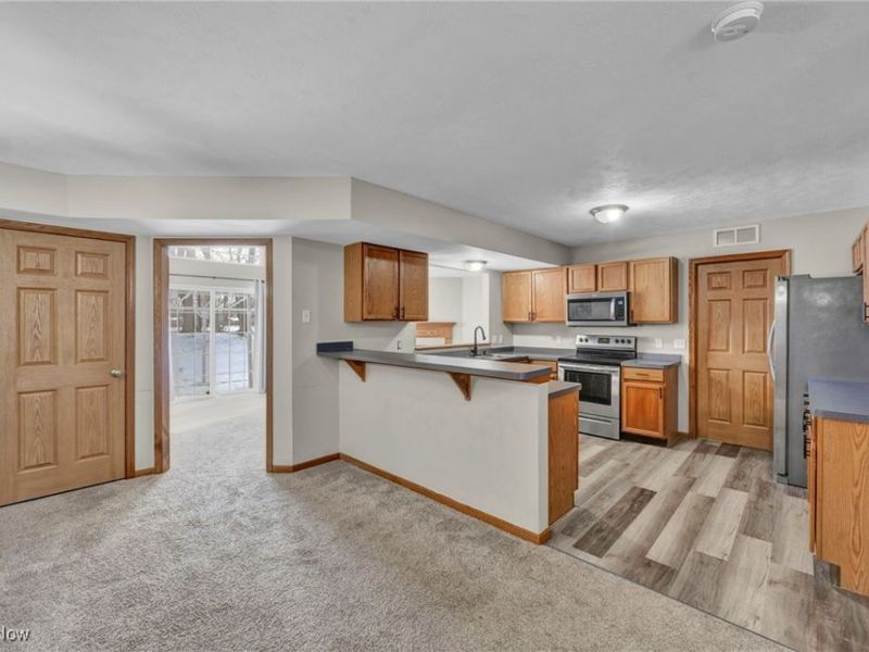 7568 Monterey Bay, Unit 4, Mentor on the Lake, OH 44060 Photo 6