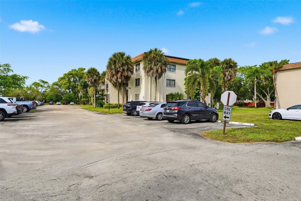 7500 NW 17th Street, Unit 110, Plantation, FL 33313 Photo