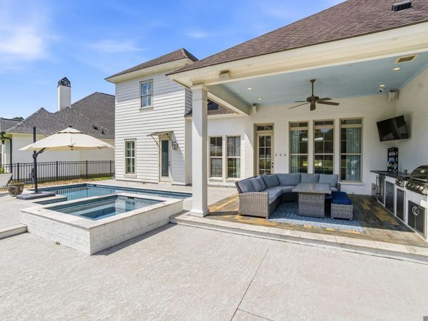 9421 St Andrews Ct, Denham Springs, LA 70726