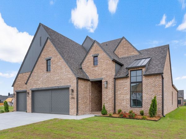 2704 W Twin Oaks Street , Broken Arrow, OK 74012