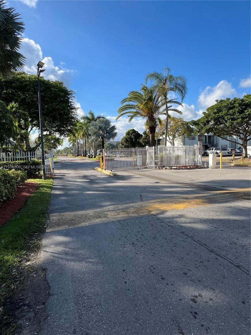 1190 Washington Cir, Unit 1190K, Homestead, FL 33034 Photo