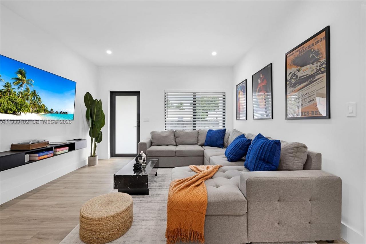 121 NW 53rd St, Miami, FL 33127 Photo