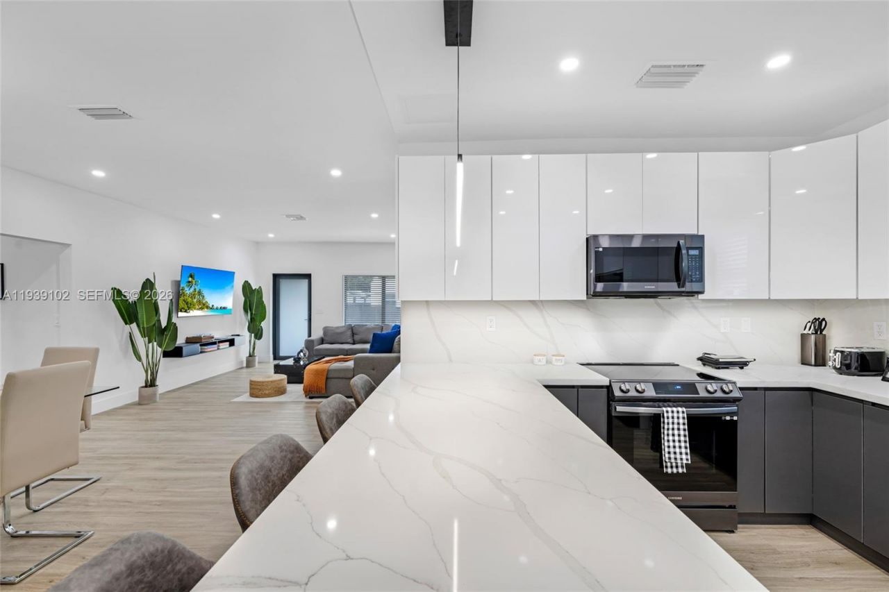 121 NW 53rd St, Miami, FL 33127 Photo