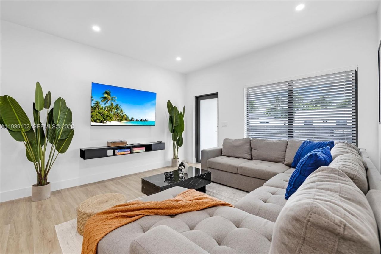 121 NW 53rd St, Miami, FL 33127 Photo