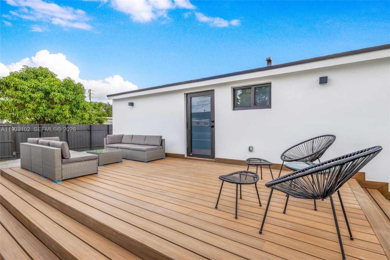 121 NW 53rd St, Miami, FL 33127 Photo