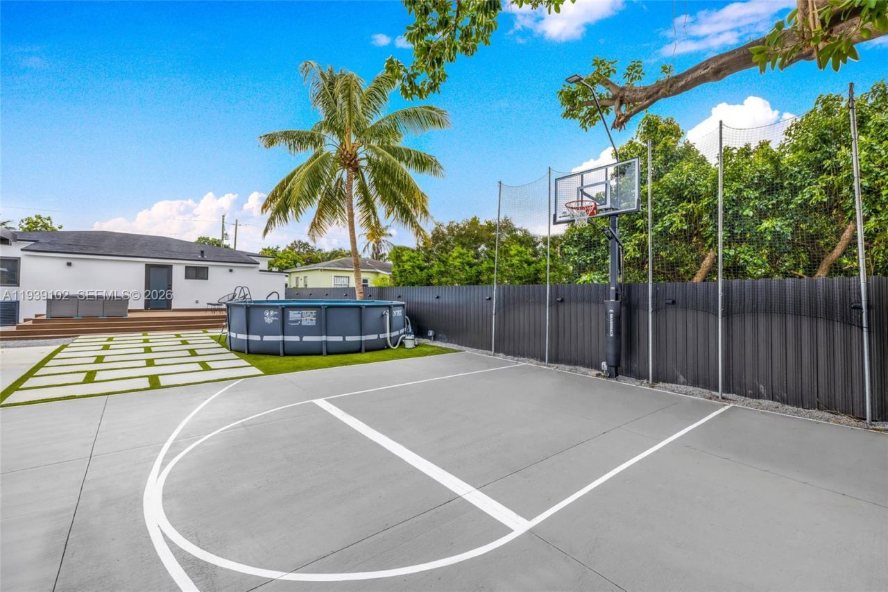 121 NW 53rd St, Miami, FL 33127 Photo