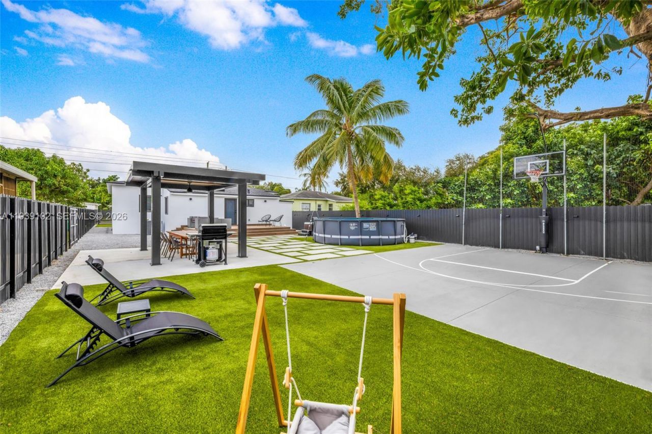 121 NW 53rd St, Miami, FL 33127 Photo