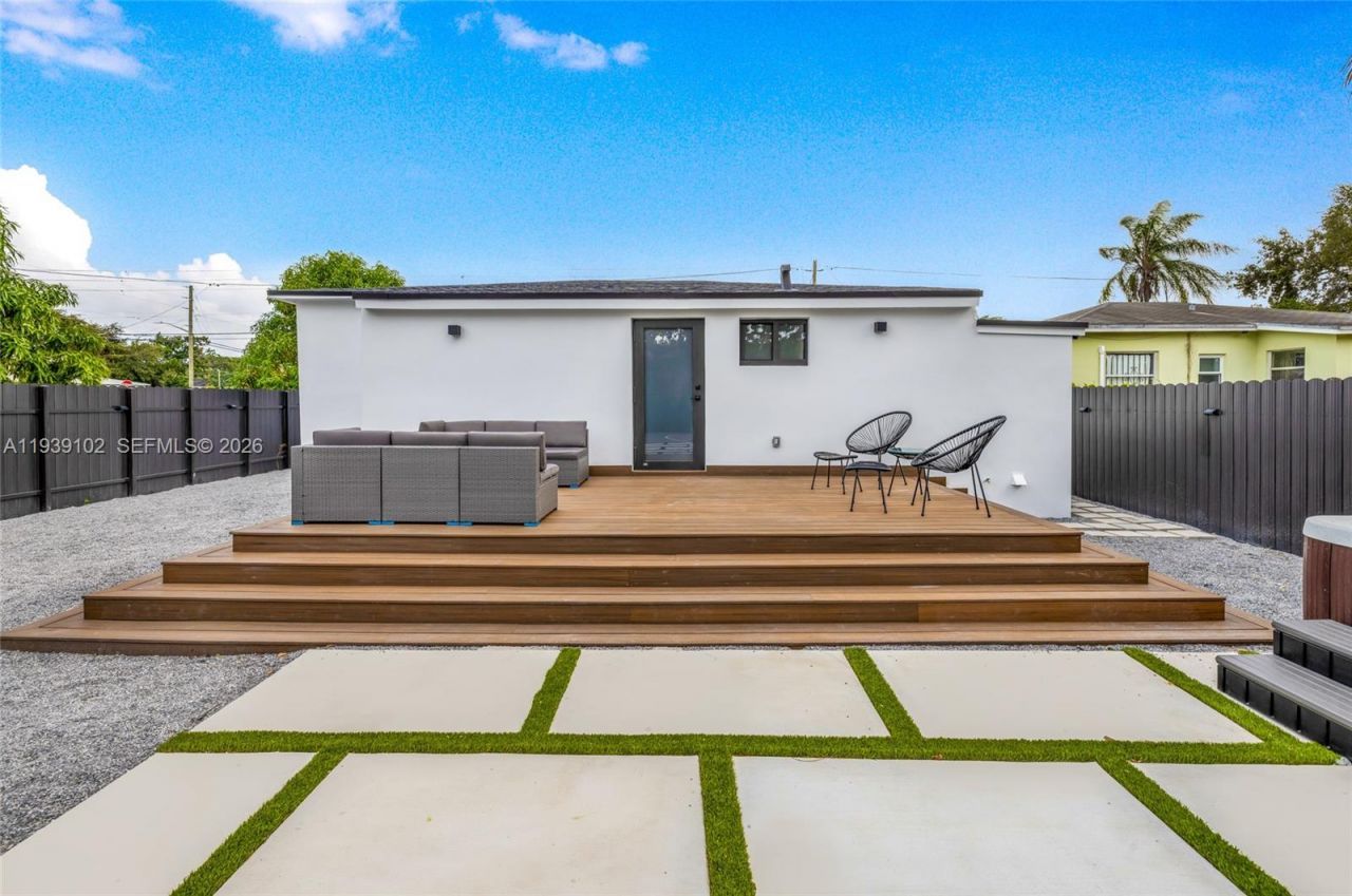 121 NW 53rd St, Miami, FL 33127 Photo