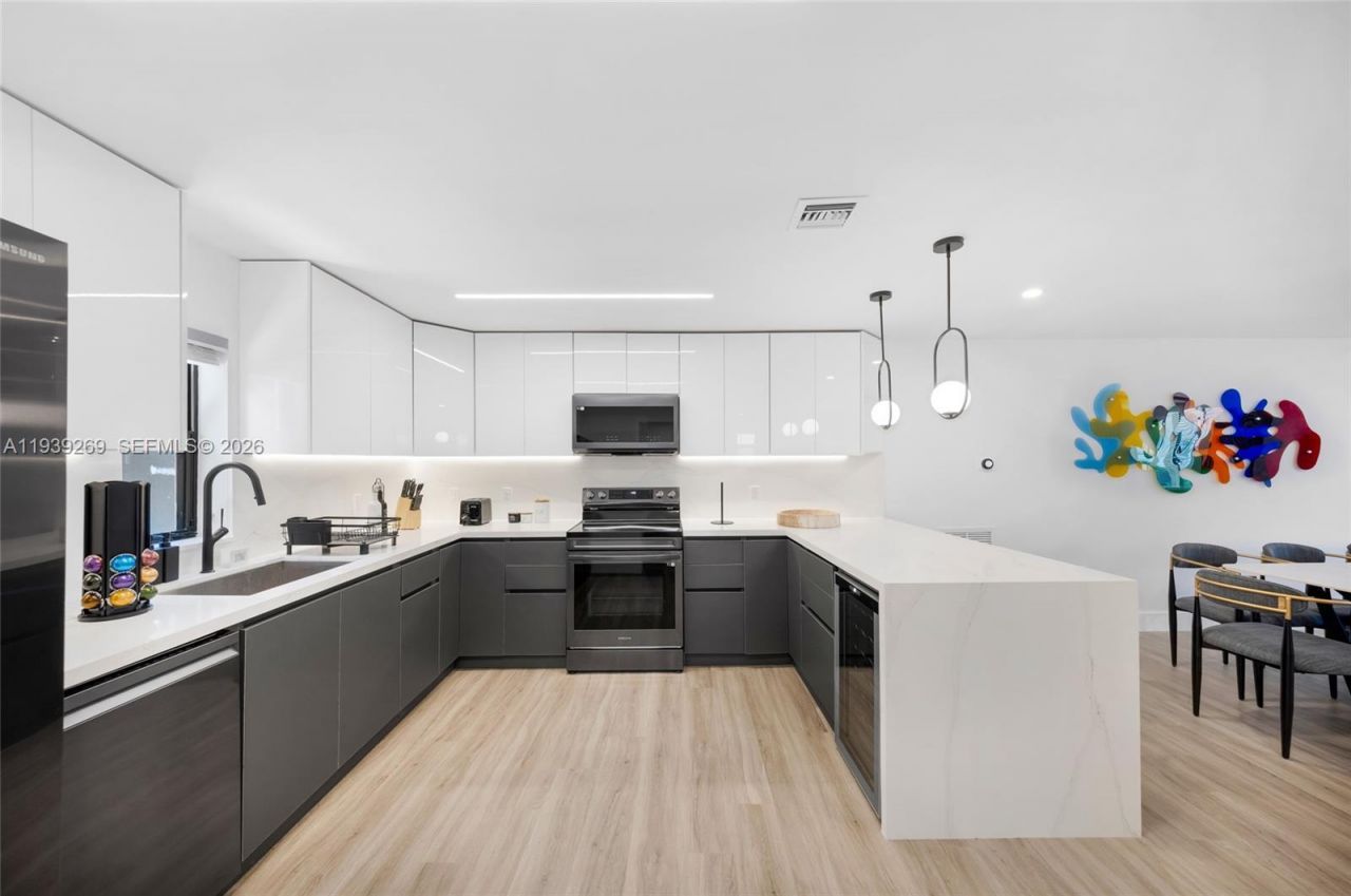 111 NW 53rd St, Miami, FL 33127 Photo