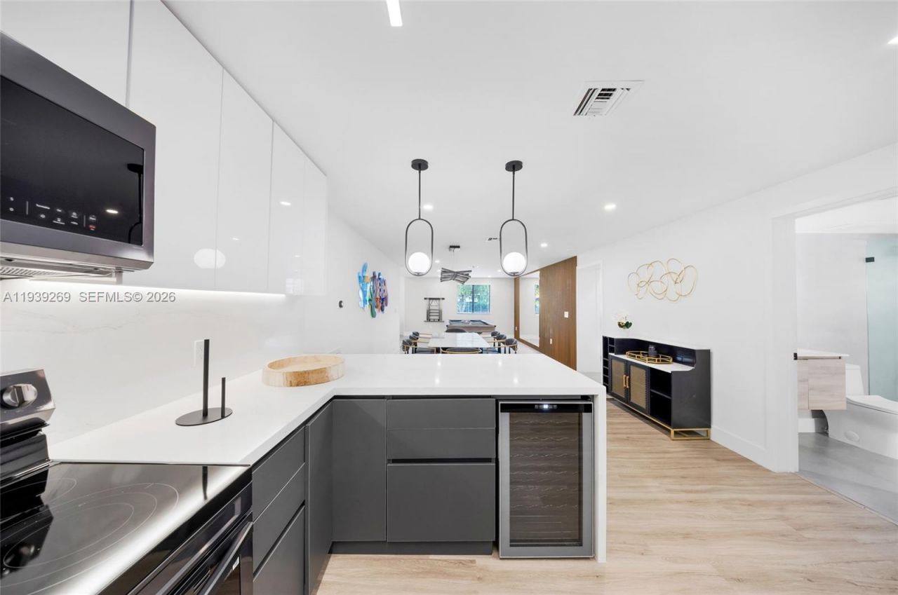 111 NW 53rd St, Miami, FL 33127 Photo